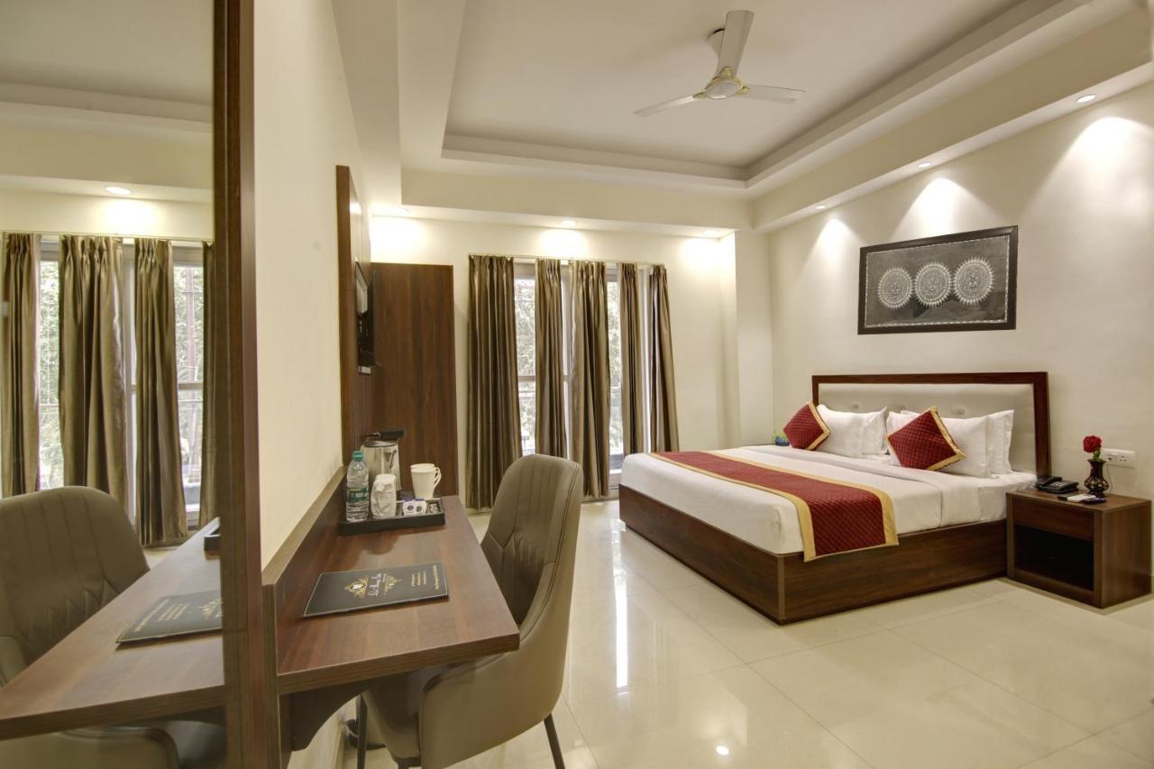 Hotel La Mirage Noida Exterior foto
