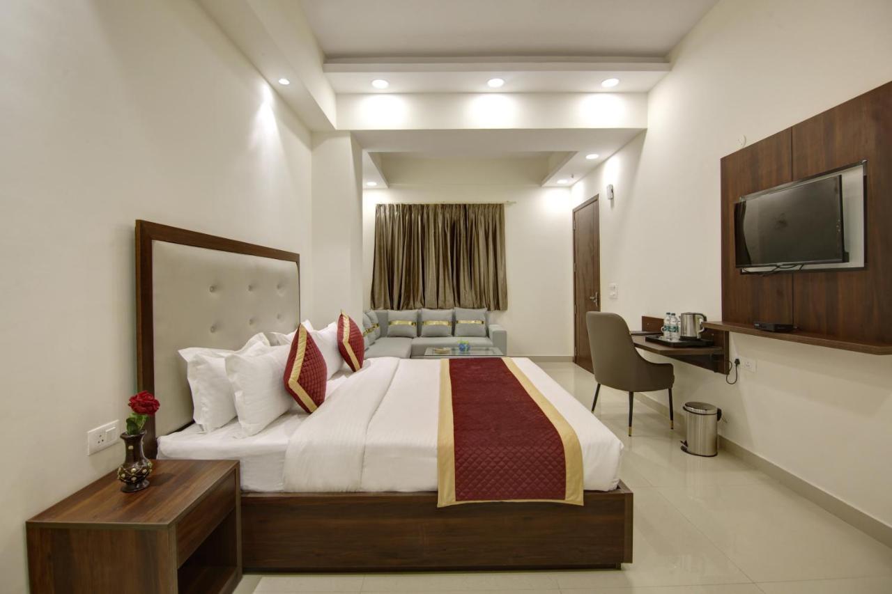 Hotel La Mirage Noida Exterior foto